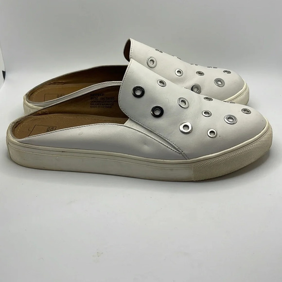 14th & Union Women’s white backless closed toe slides size 8.5m w/ silver rings - Picture 5 of 9